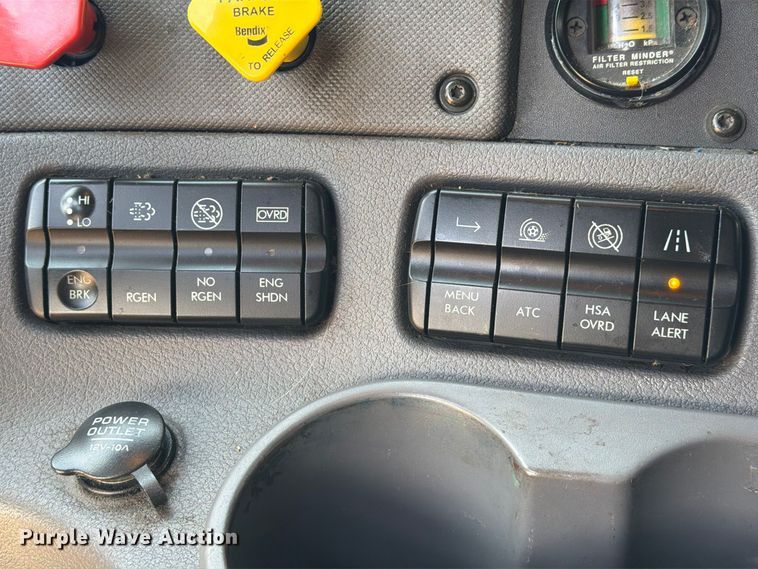 image for item EU0881 2016 Freightliner Cascadia 125 semi truck