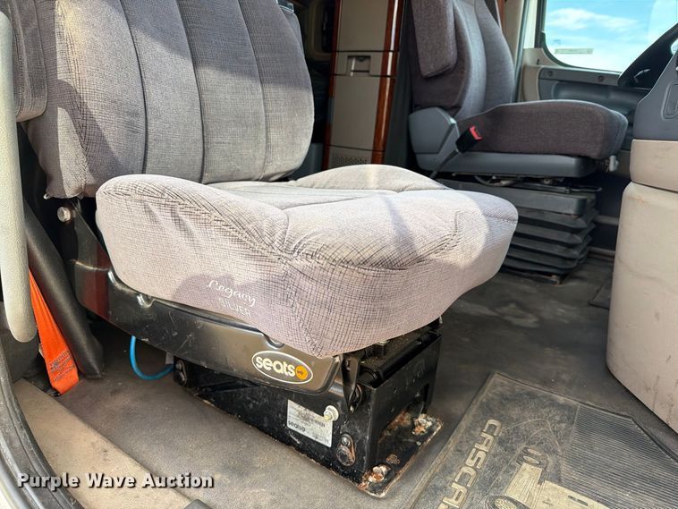 image for item EU0881 2016 Freightliner Cascadia 125 semi truck