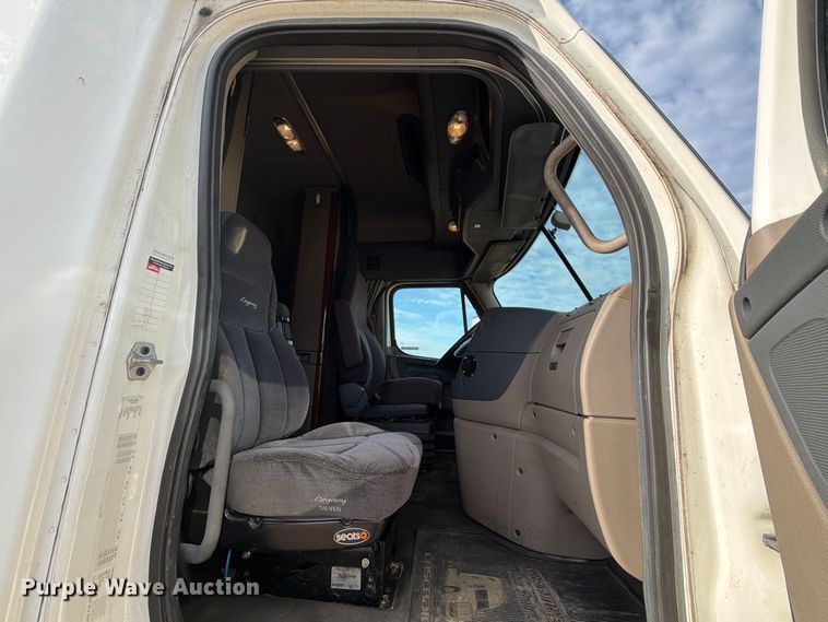 image for item EU0881 2016 Freightliner Cascadia 125 semi truck