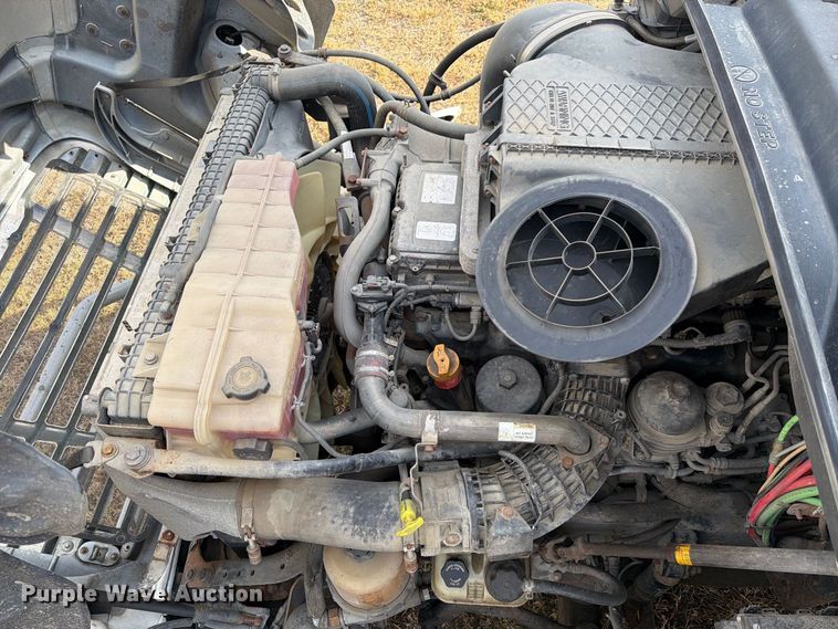 image for item EU0881 2016 Freightliner Cascadia 125 semi truck