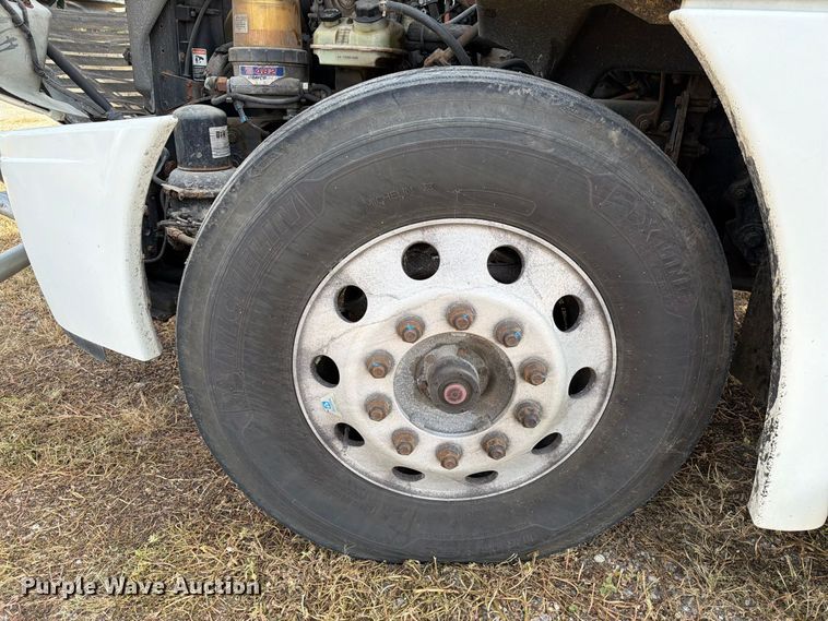image for item EU0881 2016 Freightliner Cascadia 125 semi truck