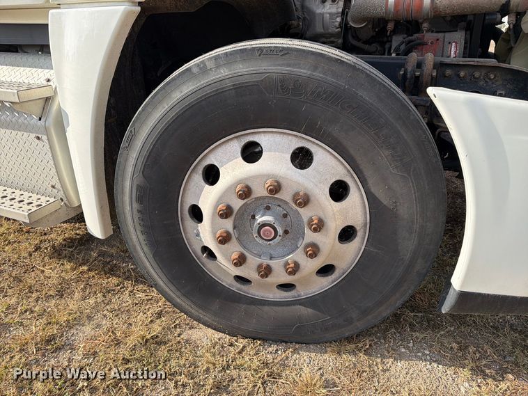 image for item EU0881 2016 Freightliner Cascadia 125 semi truck