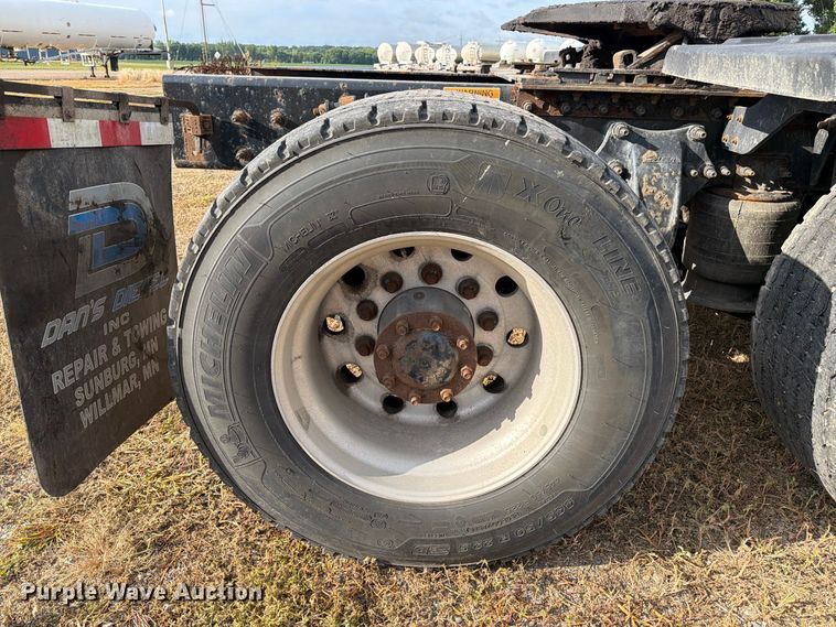 image for item EU0881 2016 Freightliner Cascadia 125 semi truck