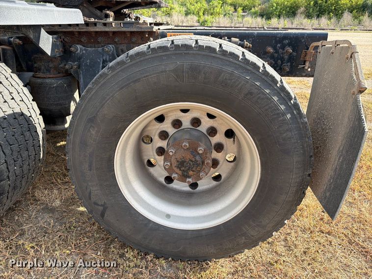 image for item EU0881 2016 Freightliner Cascadia 125 semi truck