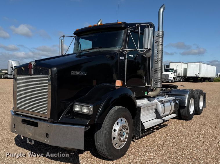 2013 Kenworth T800 semi truck