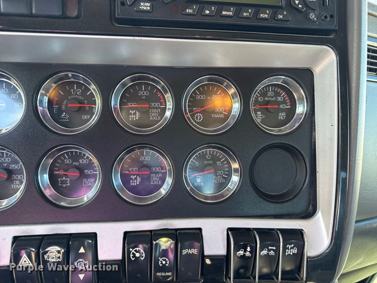 image for item EW4361 2013 Kenworth T800 semi truck