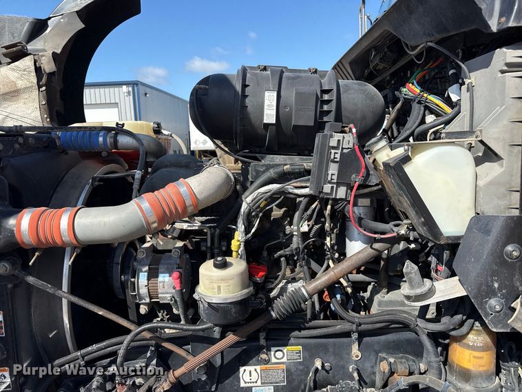 image for item EW4361 2013 Kenworth T800 semi truck