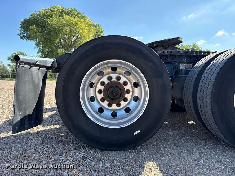image for item EW4361 2013 Kenworth T800 semi truck