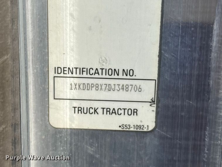 image for item EW4361 2013 Kenworth T800 semi truck