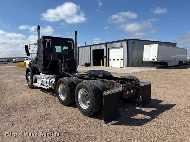 image for item EW4362 2013 Kenworth T800 semi truck