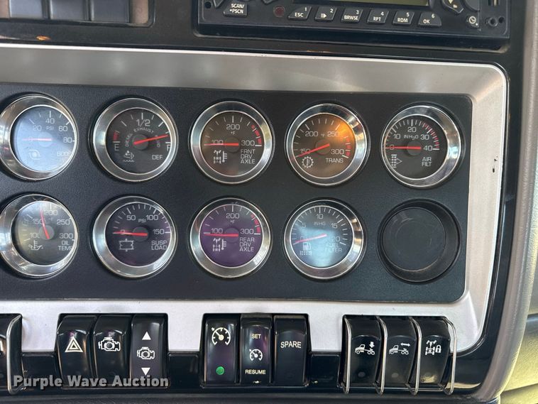 image for item EW4362 2013 Kenworth T800 semi truck