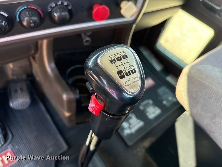 image for item EW4362 2013 Kenworth T800 semi truck
