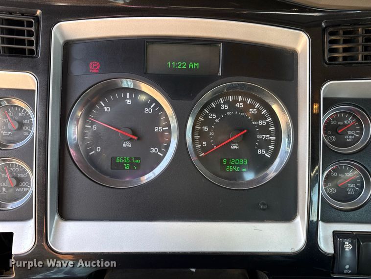 image for item EW4362 2013 Kenworth T800 semi truck