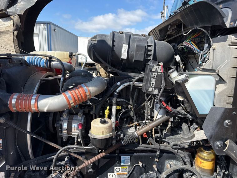 image for item EW4362 2013 Kenworth T800 semi truck