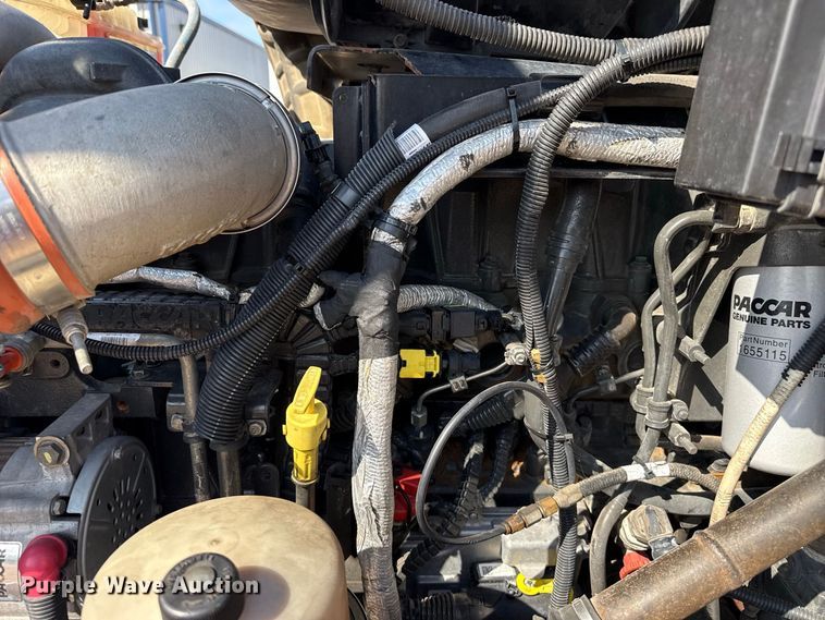 image for item EW4362 2013 Kenworth T800 semi truck