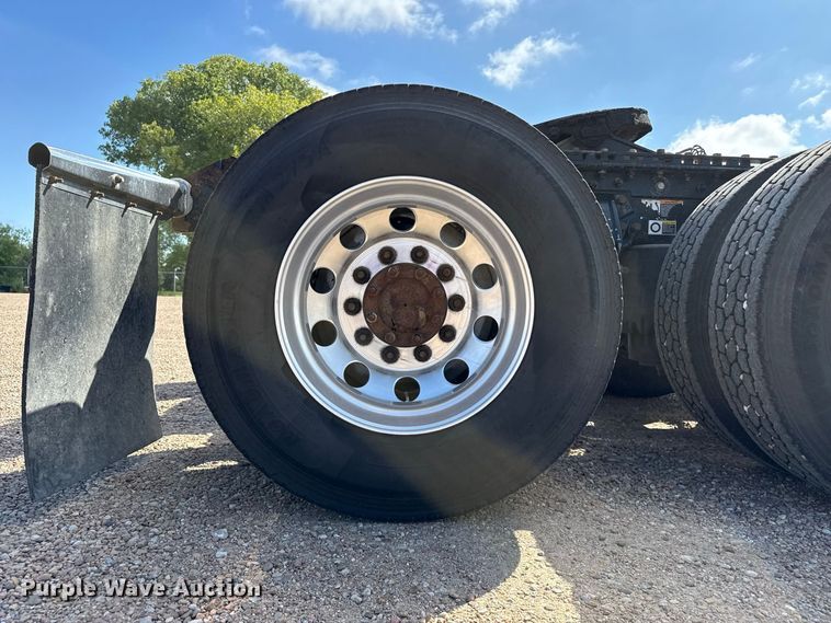 image for item EW4362 2013 Kenworth T800 semi truck
