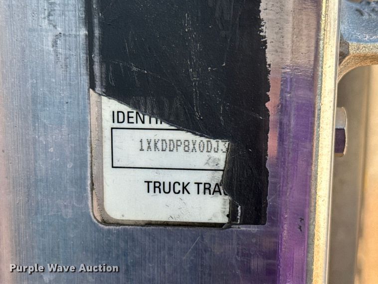 image for item EW4362 2013 Kenworth T800 semi truck