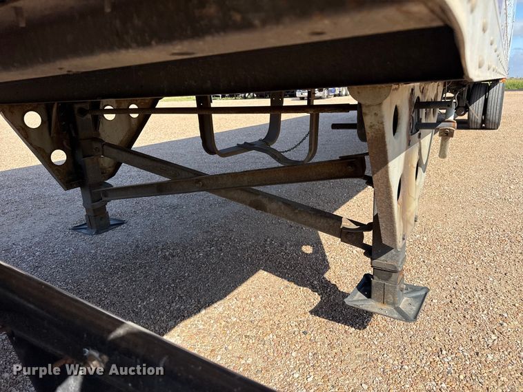image for item EW4364 2005 Utility VS2DC dry van trailer