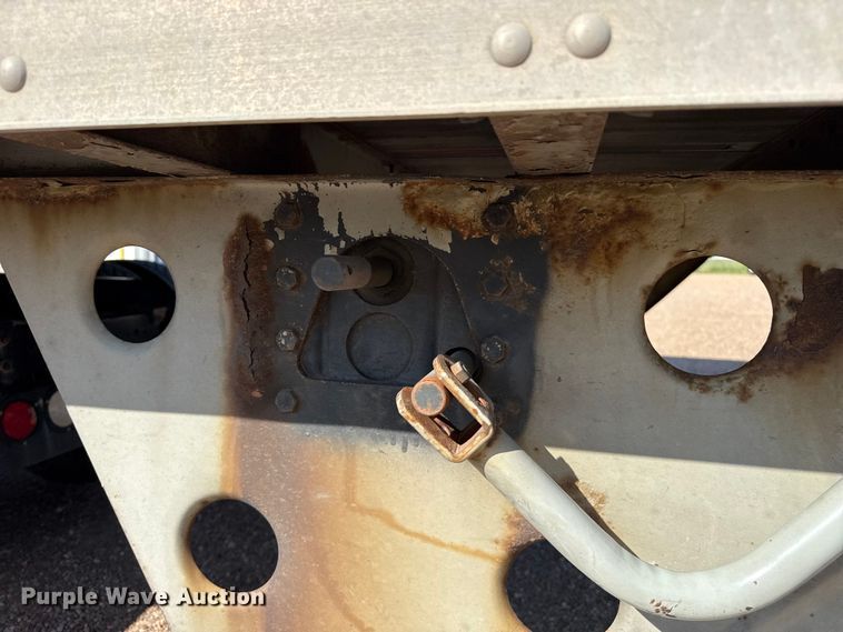 image for item EW4364 2005 Utility VS2DC dry van trailer