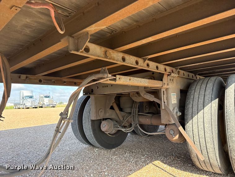 image for item EW4364 2005 Utility VS2DC dry van trailer