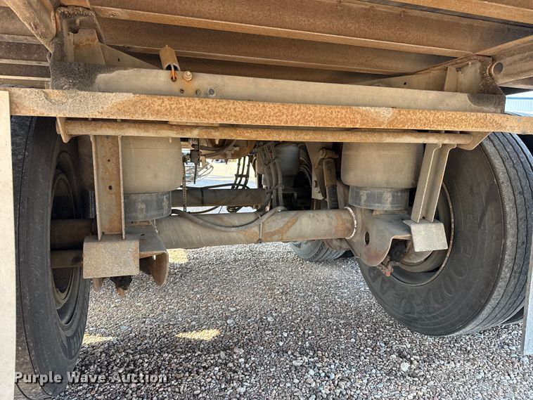image for item EW4364 2005 Utility VS2DC dry van trailer