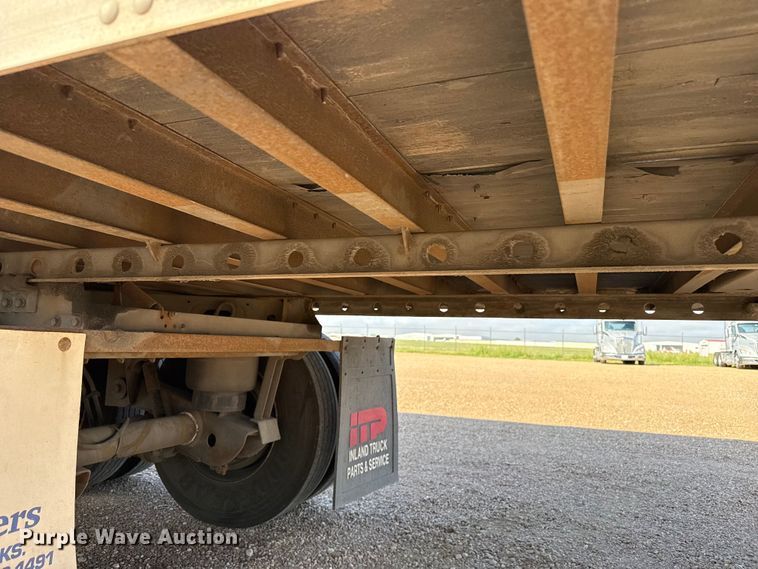 image for item EW4364 2005 Utility VS2DC dry van trailer