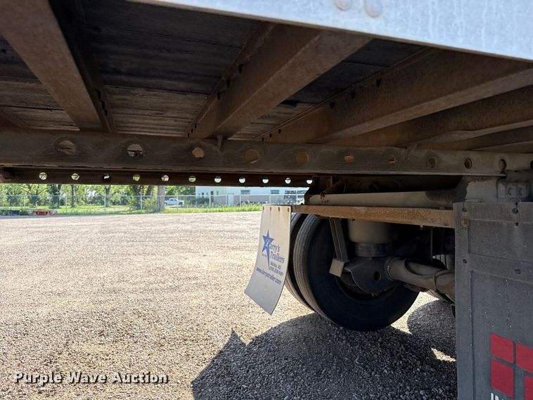 image for item EW4364 2005 Utility VS2DC dry van trailer