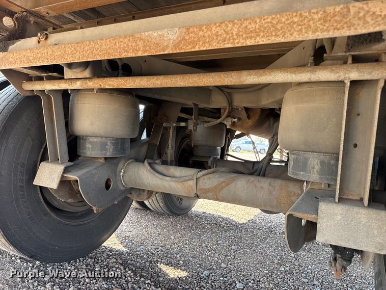 image for item EW4364 2005 Utility VS2DC dry van trailer