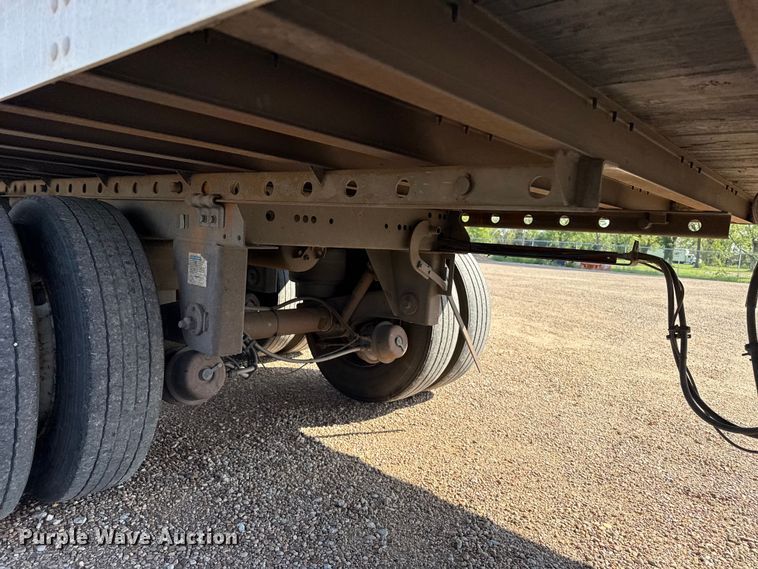 image for item EW4364 2005 Utility VS2DC dry van trailer