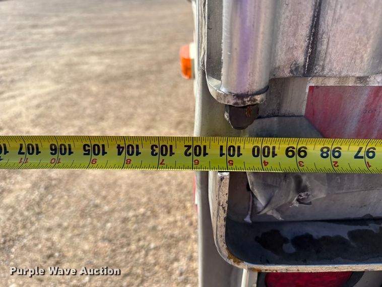 image for item EW4364 2005 Utility VS2DC dry van trailer