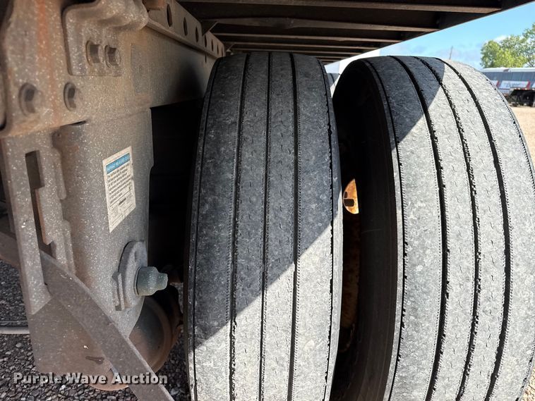 image for item EW4364 2005 Utility VS2DC dry van trailer