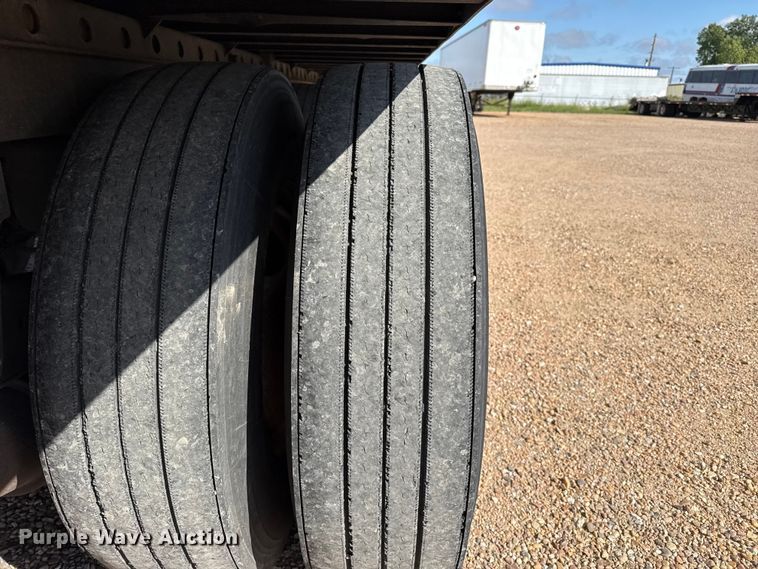 image for item EW4364 2005 Utility VS2DC dry van trailer