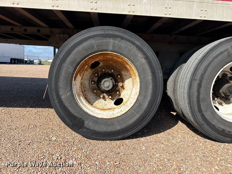 image for item EW4364 2005 Utility VS2DC dry van trailer
