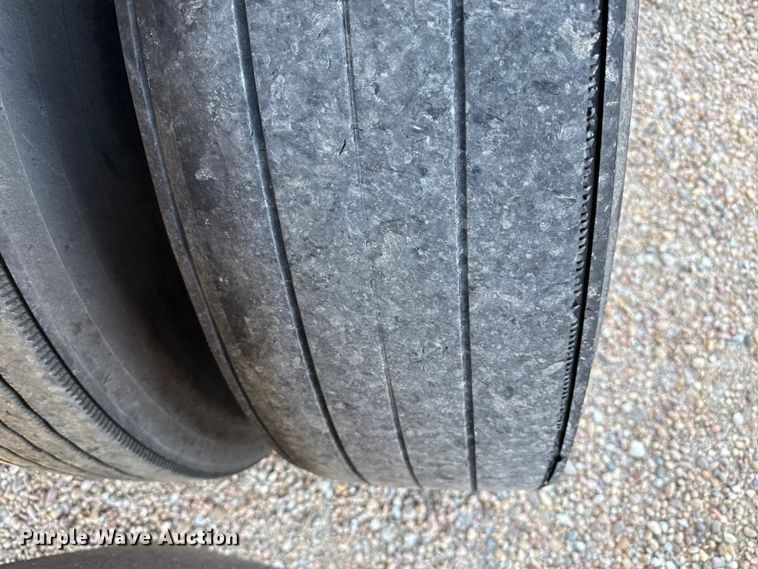image for item EW4364 2005 Utility VS2DC dry van trailer