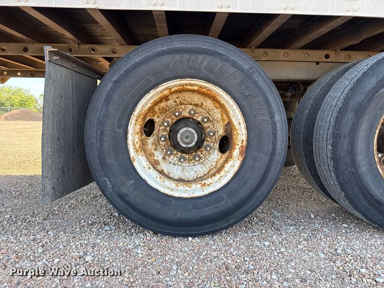image for item EW4364 2005 Utility VS2DC dry van trailer