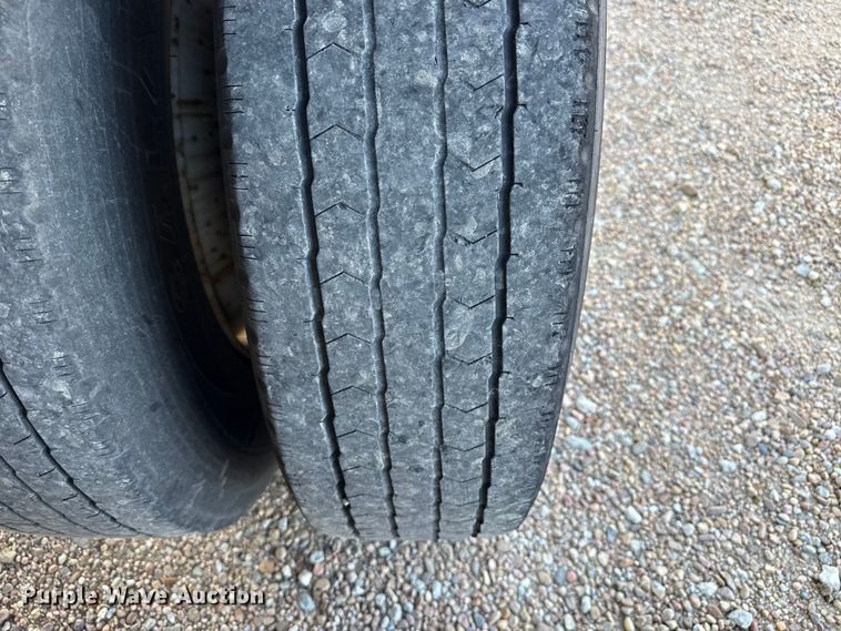 image for item EW4364 2005 Utility VS2DC dry van trailer