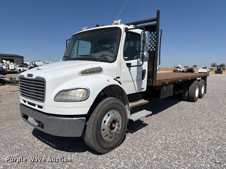 2007 Freightliner M2 flatbed truck