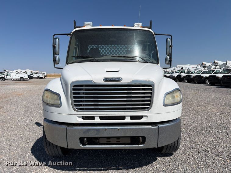 image for item EW8881 2007 Freightliner M2 flatbed truck