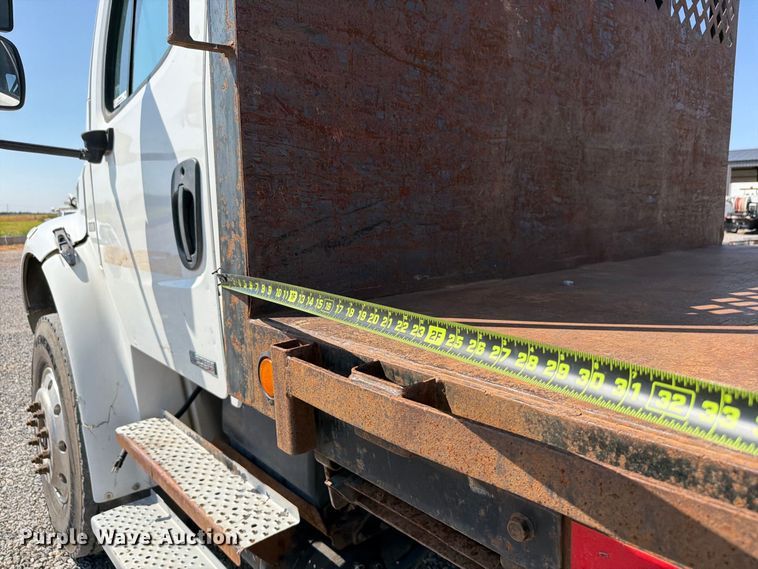 image for item EW8881 2007 Freightliner M2 flatbed truck