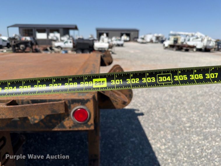 image for item EW8881 2007 Freightliner M2 flatbed truck