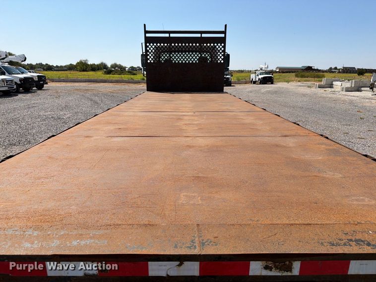 image for item EW8881 2007 Freightliner M2 flatbed truck