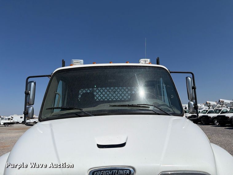 image for item EW8881 2007 Freightliner M2 flatbed truck