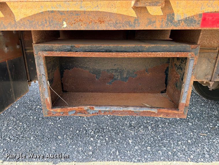 image for item EW8881 2007 Freightliner M2 flatbed truck