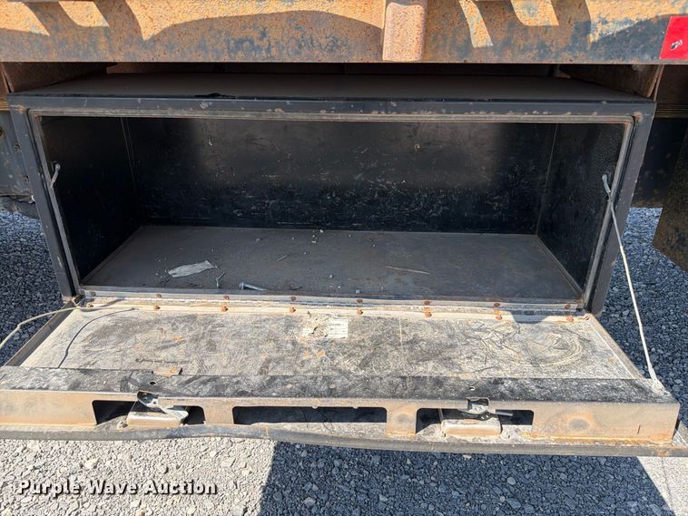 image for item EW8881 2007 Freightliner M2 flatbed truck