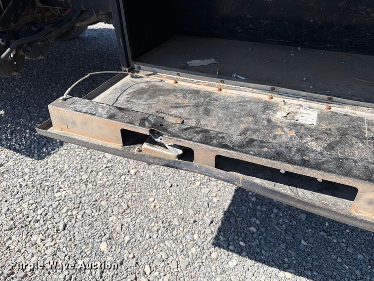 image for item EW8881 2007 Freightliner M2 flatbed truck