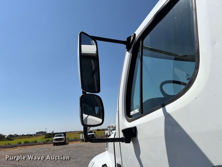 image for item EW8881 2007 Freightliner M2 flatbed truck