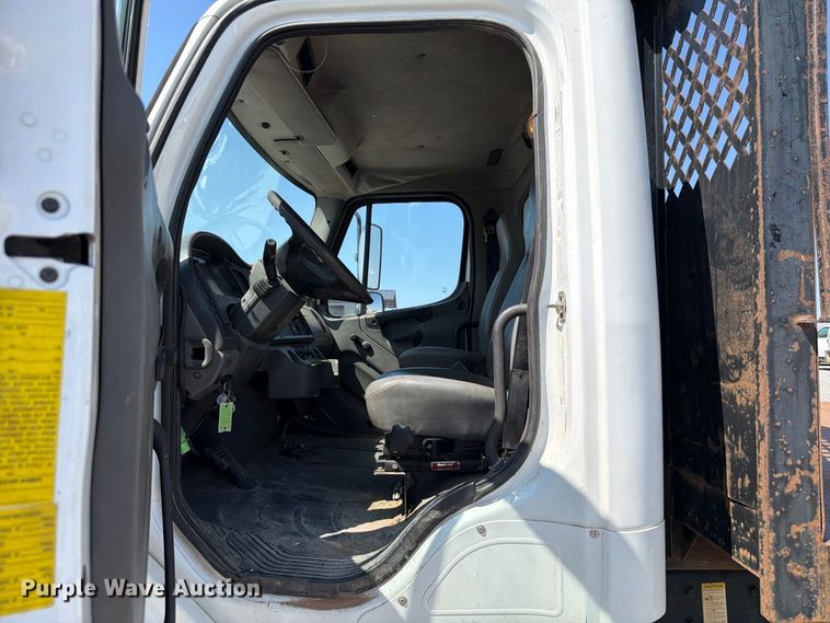 image for item EW8881 2007 Freightliner M2 flatbed truck