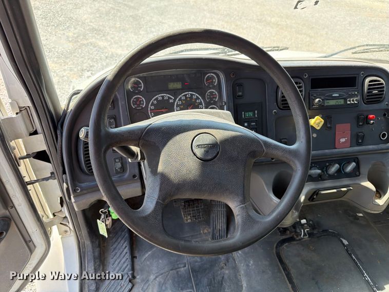 image for item EW8881 2007 Freightliner M2 flatbed truck