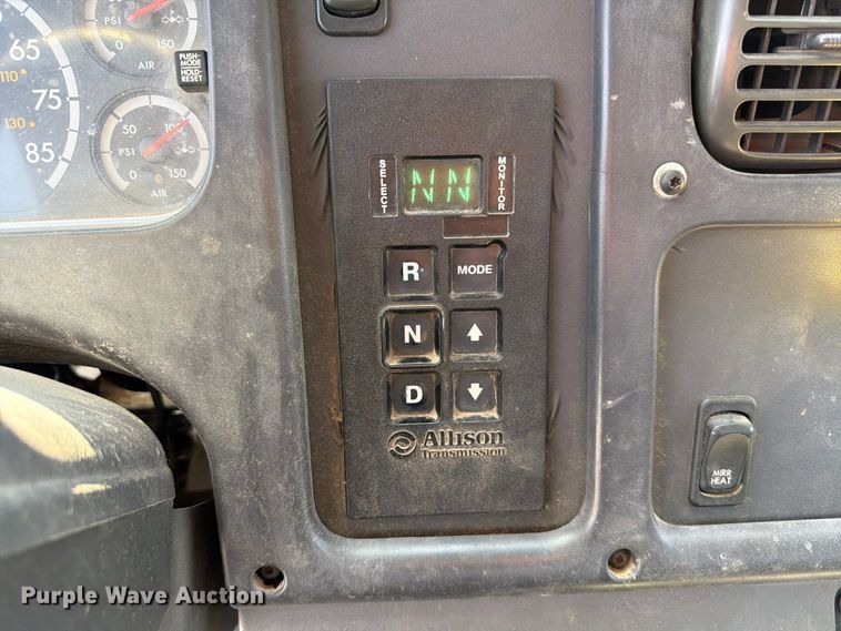image for item EW8881 2007 Freightliner M2 flatbed truck