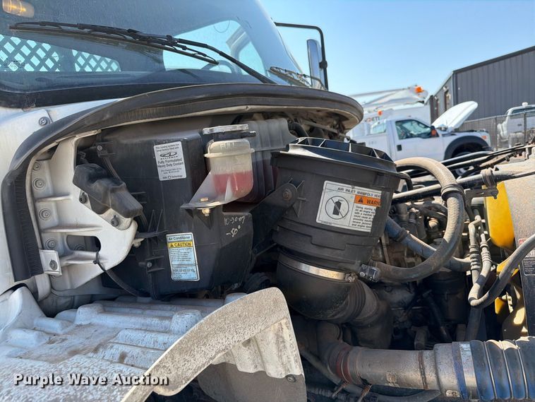image for item EW8881 2007 Freightliner M2 flatbed truck